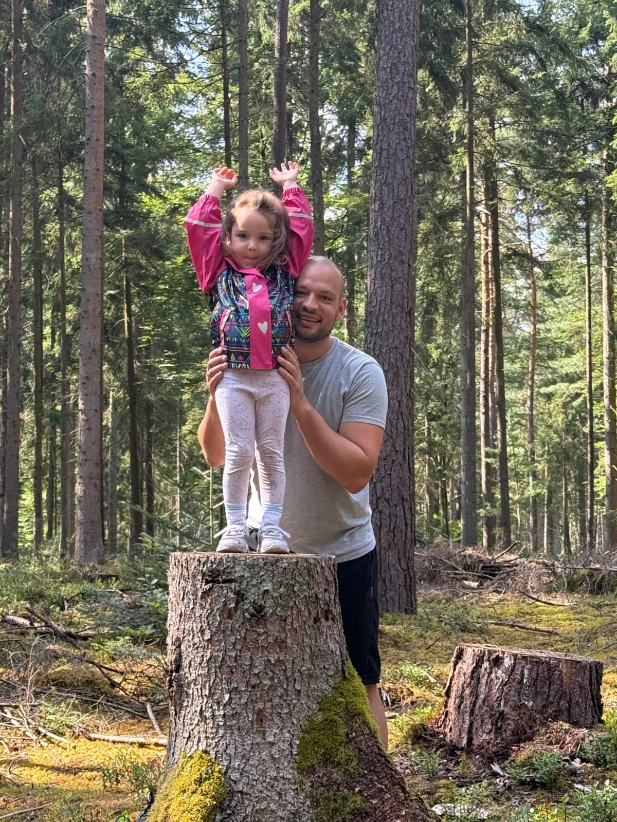 Florian Schlund, Gründer von Pure Wood & Smoke, im Wald